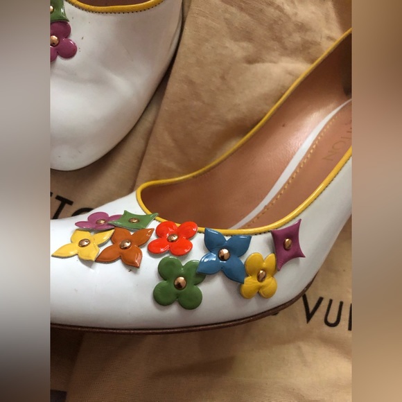 Authentic Louis Vuitton white floral heels - Picture 3 of 8